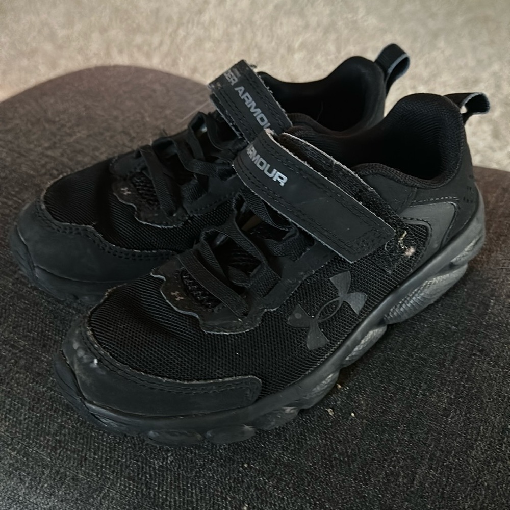 Boys Under Armour sneakers Size 13k